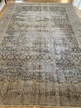 Load image into Gallery viewer, Vintage Oushak 8’9” x 12’1”