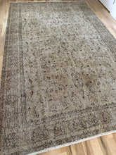 Load image into Gallery viewer, Vintage Turkish 6’6” x 10’6”