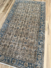 Load image into Gallery viewer, Vintage Turkish 3’10” x 7’2”