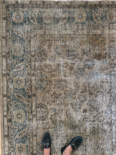 Load image into Gallery viewer, Vintage Isparta 7’7” x 10’7”