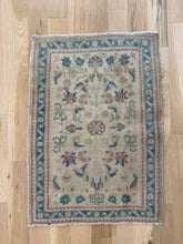 Load image into Gallery viewer, Vintage Oushak 1’10” x 2’7”