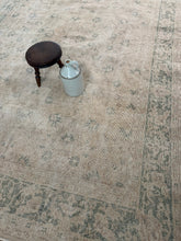 Load image into Gallery viewer, Vintage Turkish 6’7” x 9’9”