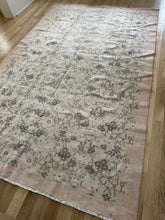 Load image into Gallery viewer, Vintage Turkish 5’10” x 9’3”
