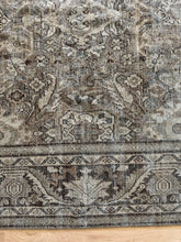 Load image into Gallery viewer, Antique Mahal 10’2” x 13’5”