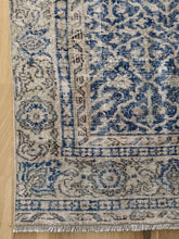 Load image into Gallery viewer, Vintage Turkish 3’4” x 10’1”