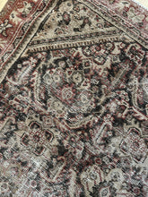 Load image into Gallery viewer, Antique Mahal 4’2” x 6’4”