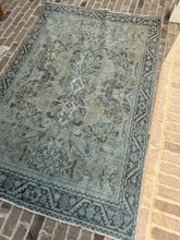 Load image into Gallery viewer, Antique Mahal 4’4” x 6’7”