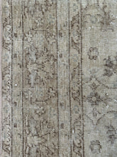 Load image into Gallery viewer, Vintage Turkish 6’8” x 10’1”