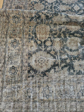 Load image into Gallery viewer, Antique Mahal 8’11” x 11’7”