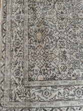 Load image into Gallery viewer, Vintage Turkish 5’1” x 7’9”