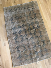 Load image into Gallery viewer, Antique Malayer 2’9” x 4’4”