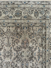 Load image into Gallery viewer, Vintage Turkish 7’2” x 9’8”