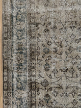 Load image into Gallery viewer, Vintage Turkish 7’5” x 10’11”