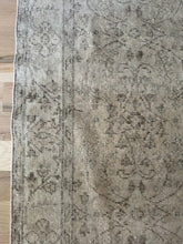 Load image into Gallery viewer, Vintage Turkish 3’9” x 7’