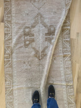 Load image into Gallery viewer, Vintage Oushak 3’2” x 11’1”