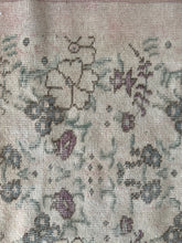 Load image into Gallery viewer, Vintage Turkish 5’10” x 9’3”