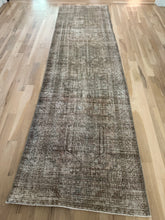 Load image into Gallery viewer, Vintage Heriz 3’ x 10’3”