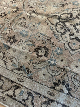 Load image into Gallery viewer, Antique Mahal 4’3” x 6’5”