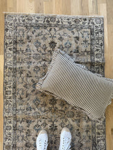 Load image into Gallery viewer, Vintage Turkish 3’ x 5’11”