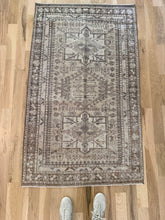 Load image into Gallery viewer, Antique Heriz 3’2” x 5’2”