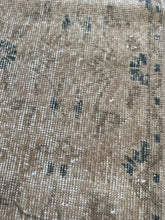Load image into Gallery viewer, Vintage Turkish 2’10” x 9’4”.