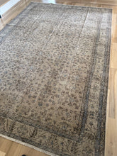 Load image into Gallery viewer, Vintage Turkish 7’9” x 10’5”
