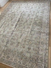 Load image into Gallery viewer, Vintage Turkish 8’ x 11’6”