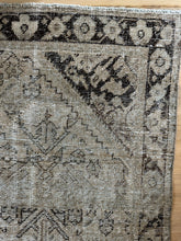 Load image into Gallery viewer, Antique Mahal 4’ x 6’6”