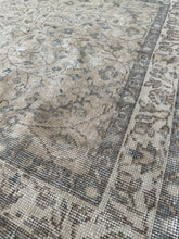 Load image into Gallery viewer, Vintage Turkish 3’9” x 6’9”