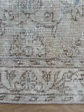 Load image into Gallery viewer, Vintage Turkish 2’3” x 6’5”