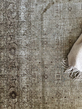 Load image into Gallery viewer, Vintage Persian Rug 6’5” x 9’6”