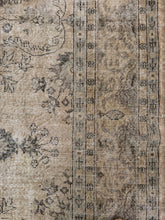 Load image into Gallery viewer, Vintage Turkish 9’8” x 13’