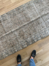 Load image into Gallery viewer, Vintage Turkish 2’10” x 9’6”