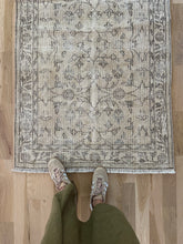 Load image into Gallery viewer, Vintage Turkish 3’10” x 7’