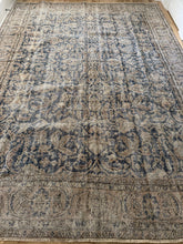 Load image into Gallery viewer, Vintage Turkish 9’6” x 13’