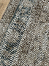 Load image into Gallery viewer, Vintage Turkish 7’5” x 10’11”