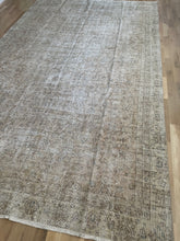 Load image into Gallery viewer, Vintage Turkish 7’9” x 12’1”