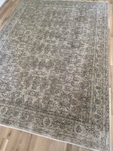 Load image into Gallery viewer, Vintage Turkish 7’2” x 9’8”