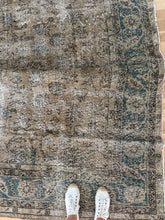 Load image into Gallery viewer, Vintage Isparta 7’7” x 10’7”