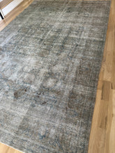 Load image into Gallery viewer, Antique Mahal 7’ x 10’10”