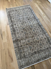 Load image into Gallery viewer, Vintage Turkish 3’3” x 6’10”