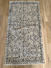 Load image into Gallery viewer, Vintage Turkish 3’1” x 5’11”