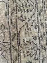Load image into Gallery viewer, Vintage Turkish 6’9” x 10’9”