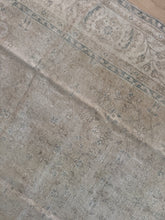 Load image into Gallery viewer, Vintage Turkish 6’9” x 8’4”
