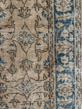 Load image into Gallery viewer, Vintage Turkish 3’10” x 7’2”
