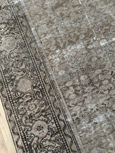 Load image into Gallery viewer, Antique Malayer 5’ x 9’5”