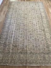 Load image into Gallery viewer, Vintage Turkish 6’2” x 10’4”