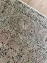 Load image into Gallery viewer, Vintage Turkish 9’ x 12’1”