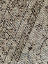 Load image into Gallery viewer, Vintage Turkish 6’6” x 10’6”