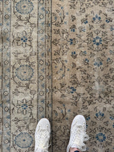 Load image into Gallery viewer, Vintage Turkish 9’ x 13’3”